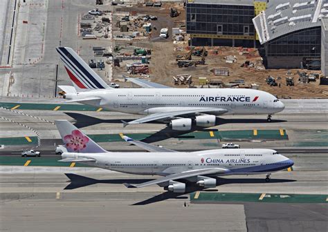 a380 vs 747 size comparison.